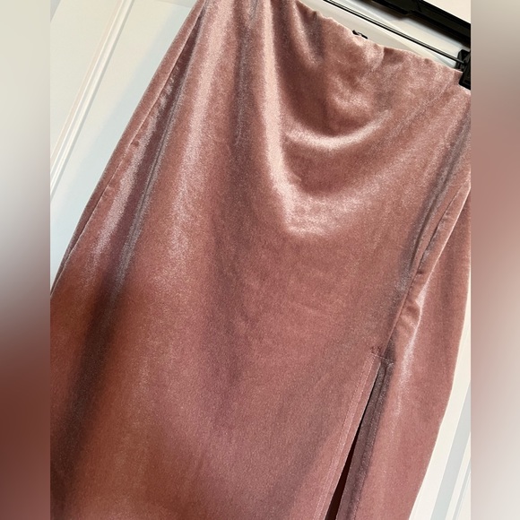 Charlotte Russe Pink Velvet Pencil Skirt with Slit - Picture 7 of 11